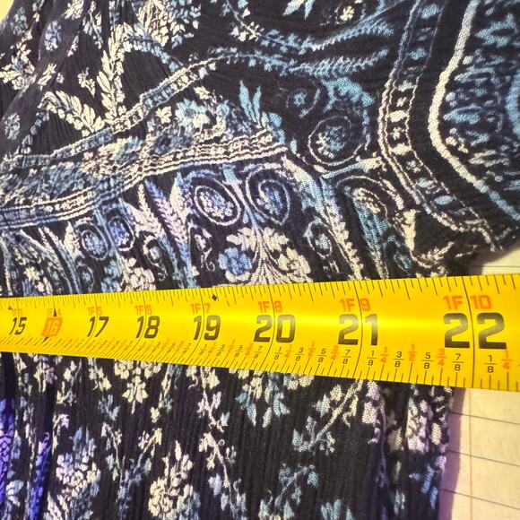 Bila SZ L Blue patterned blouse with low v neck - Picture 5 of 5